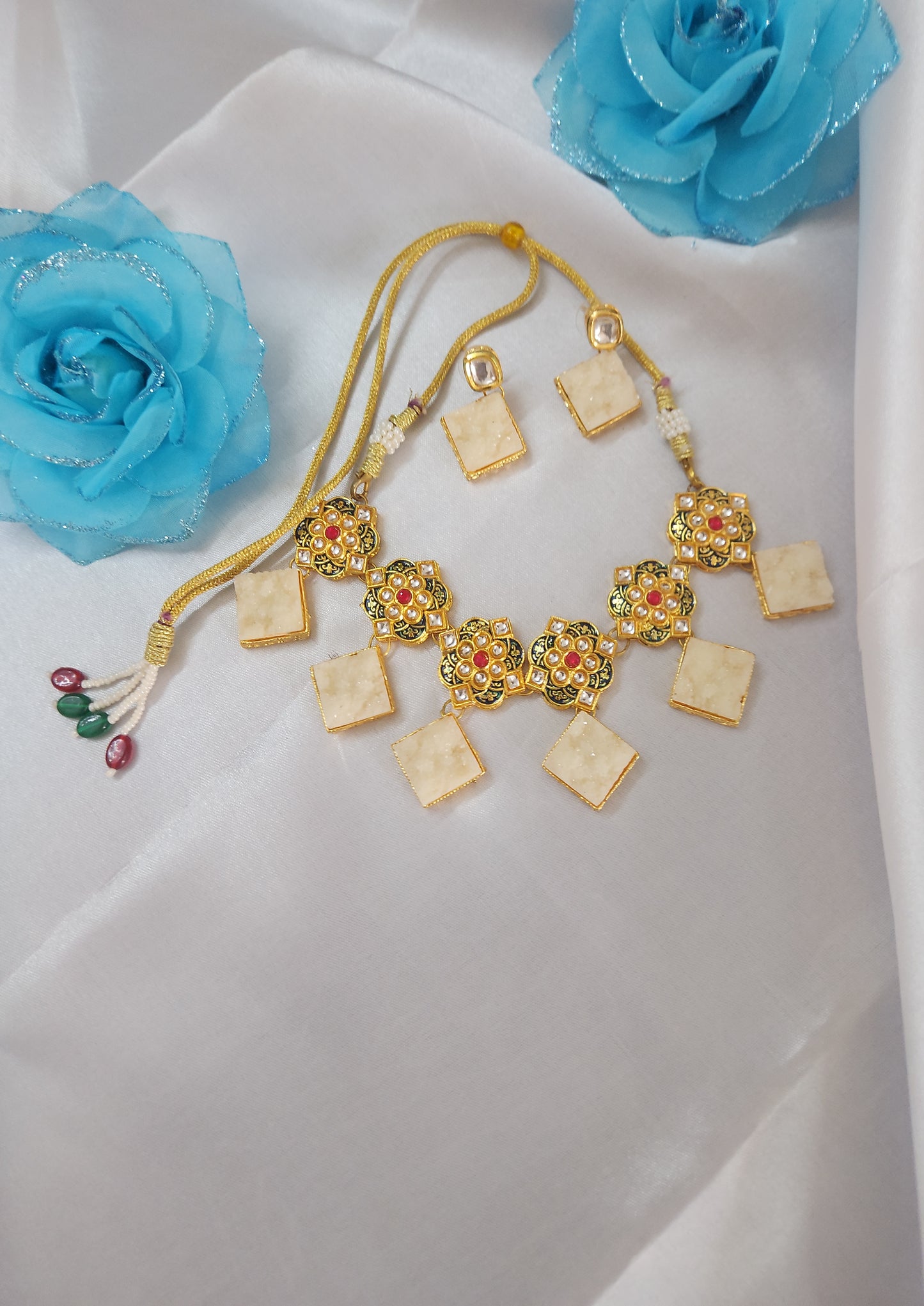 Resin kundan necklace