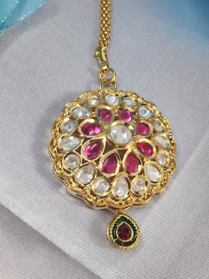 Pink Kundan stone mangtikka