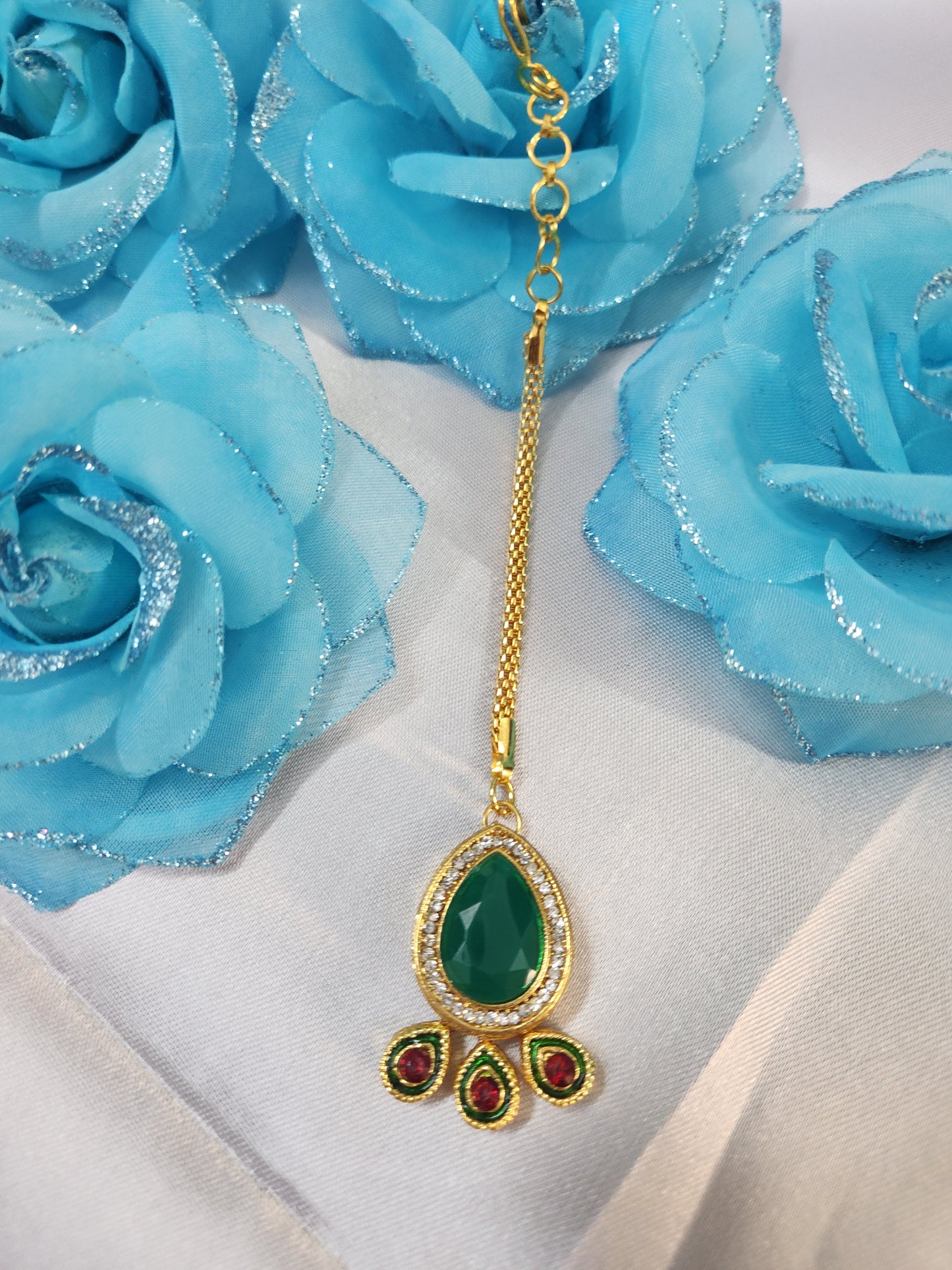 Green kundan mangtikka