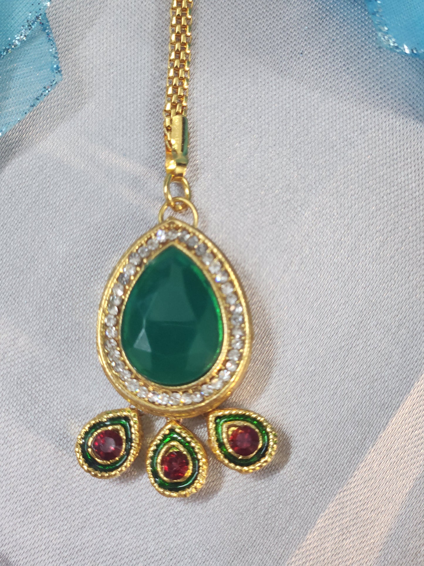 Green kundan mangtikka