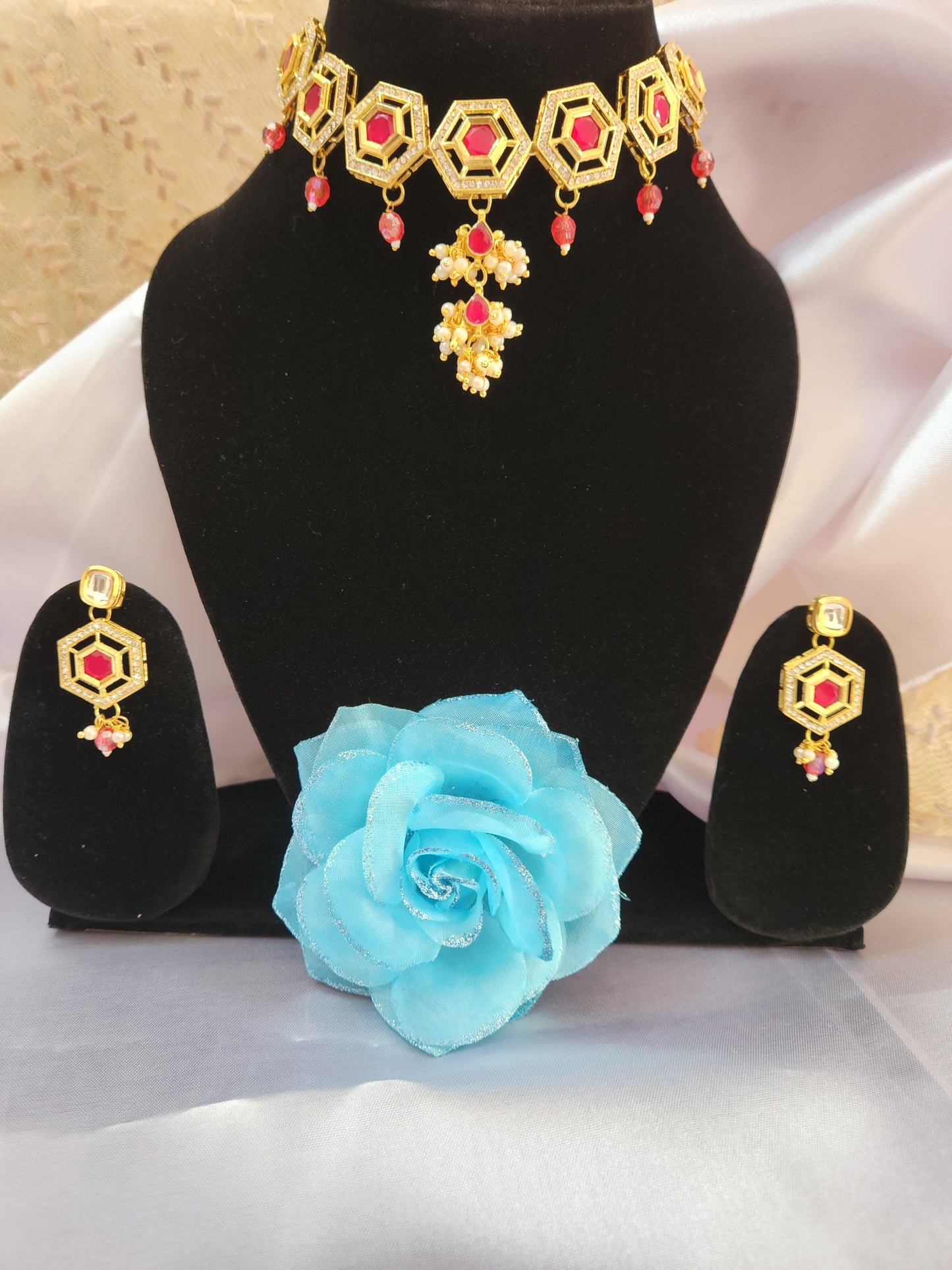 Hexagon shaped kundan necklace