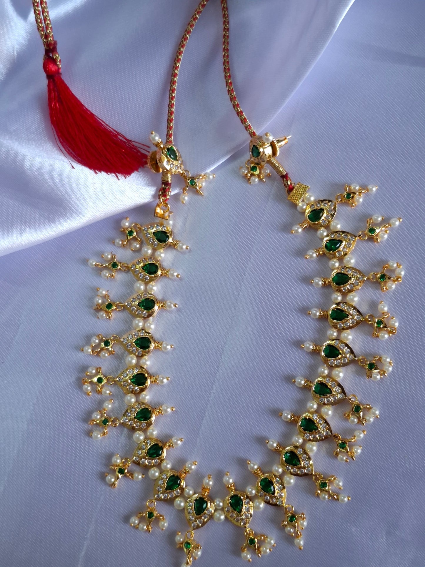 Green chinchpeti necklace