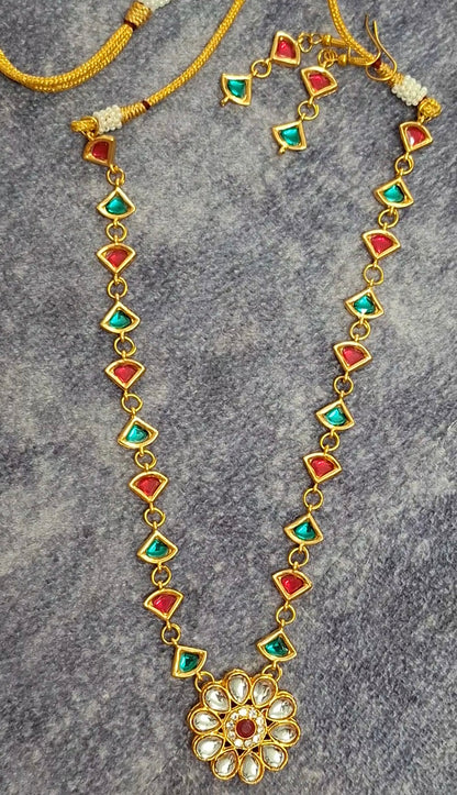 Triangle kundan choker